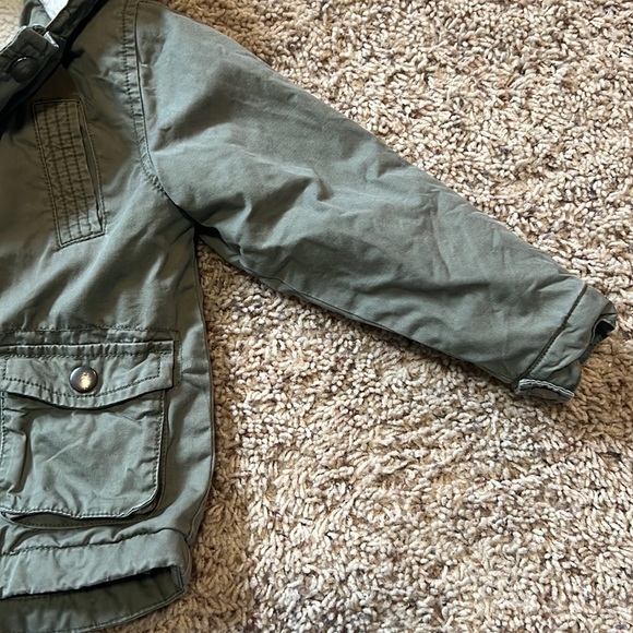 Lightly used beautiful warm army green hooded coat with sherpa/fleece, size 24M - Picture 4 of 7